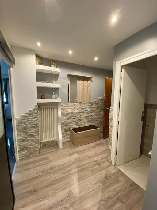 Appartement Proche Centre Ville Avec Parking Gratuit アヌシー エクステリア 写真