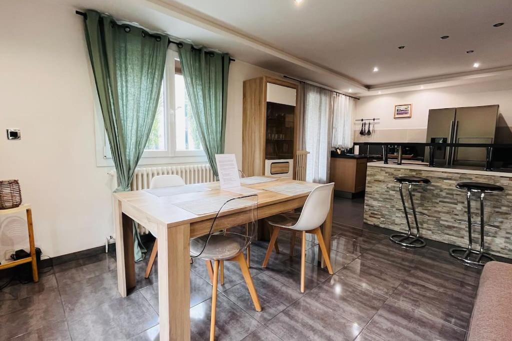 Appartement Proche Centre Ville Avec Parking Gratuit アヌシー エクステリア 写真