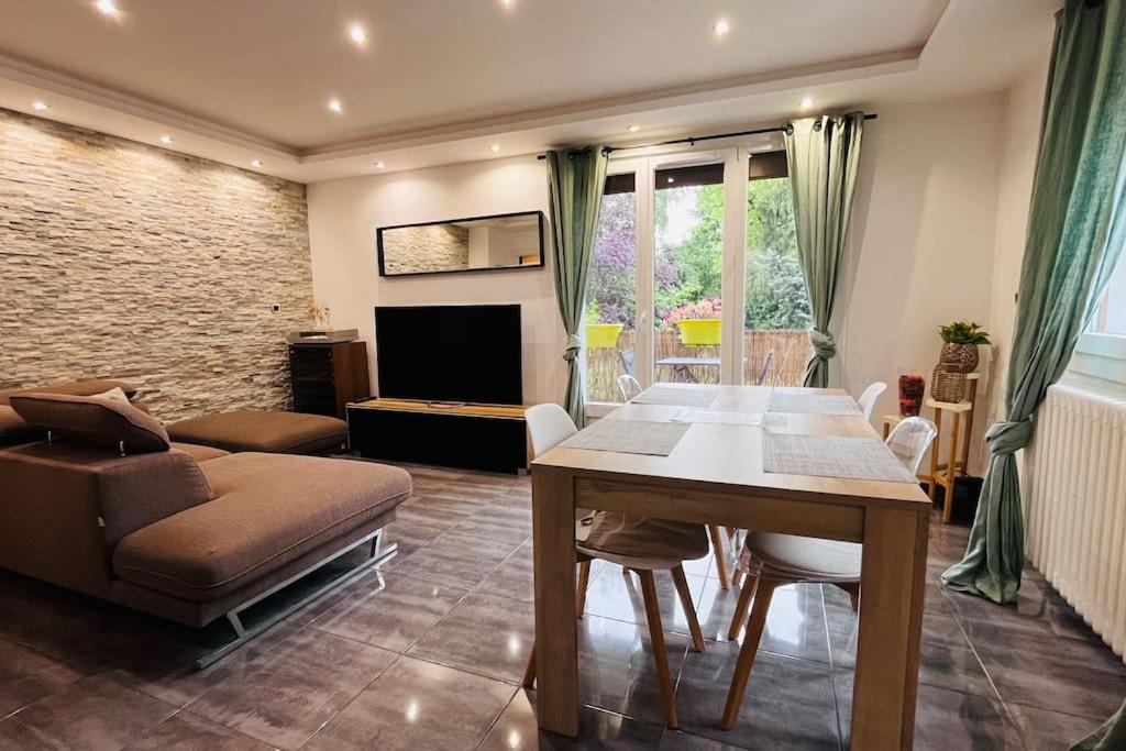 Appartement Proche Centre Ville Avec Parking Gratuit アヌシー エクステリア 写真